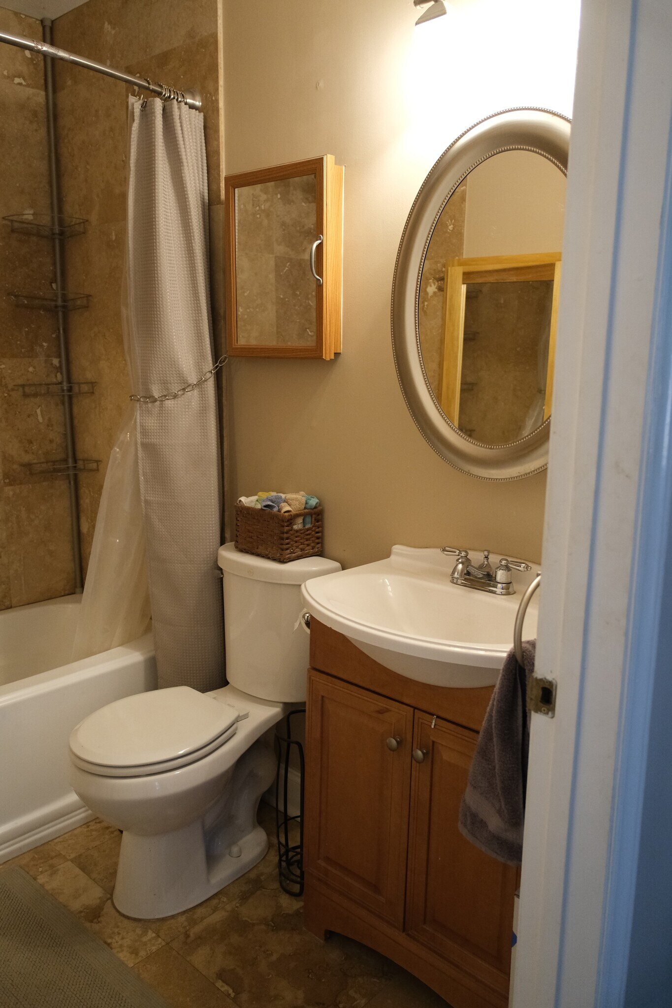 Bath - 1033 Woodside Ave