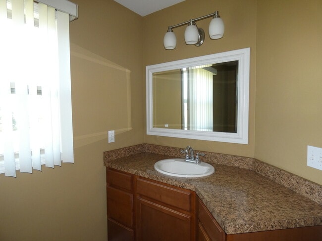 Building Photo - 627 N Edgemere Dr