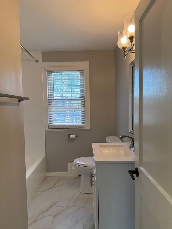 Building Photo - 5 Down E Ln