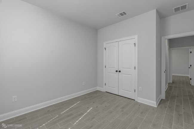 Building Photo - 212 Paisley Ln