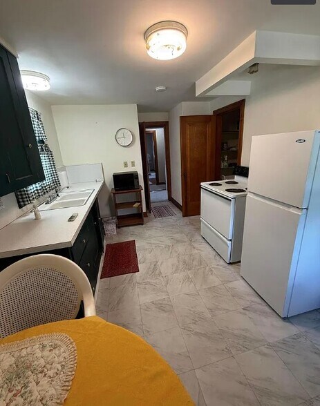 Building Photo - 4385 Lancaster Ave