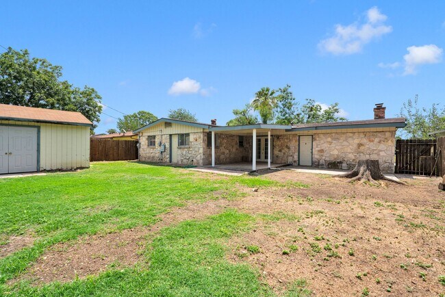 Building Photo - 417 E Lindbergh Blvd