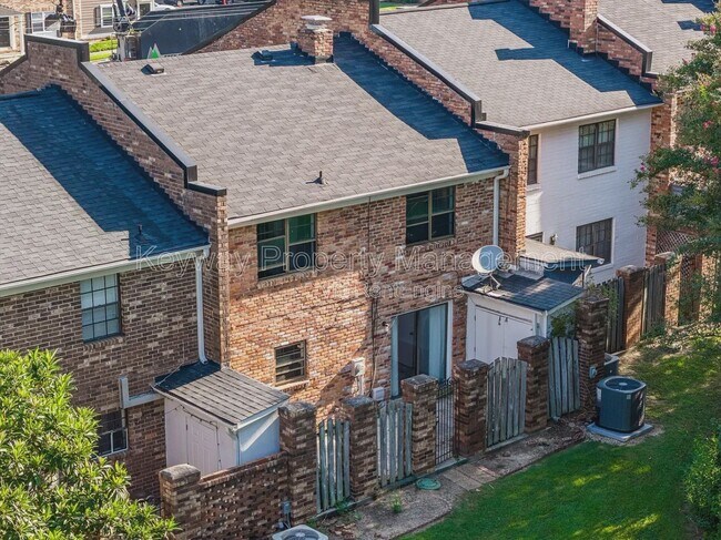 Building Photo - 2918 Arrowhead Dr