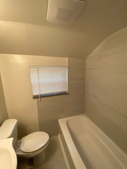 bathroom shared - 566 Highland Pl
