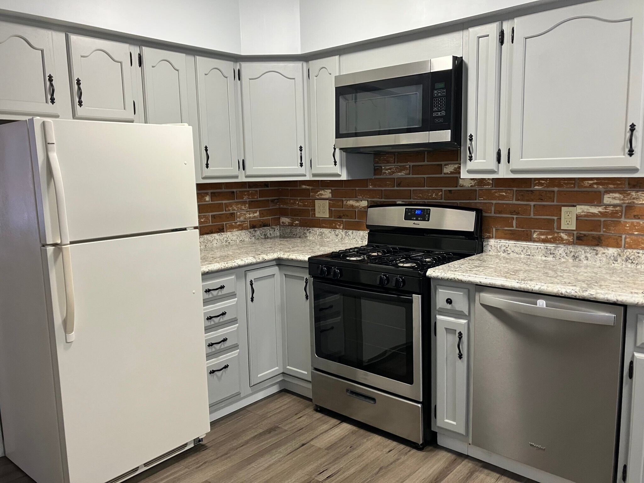 Building Photo - 119 W 33rd St