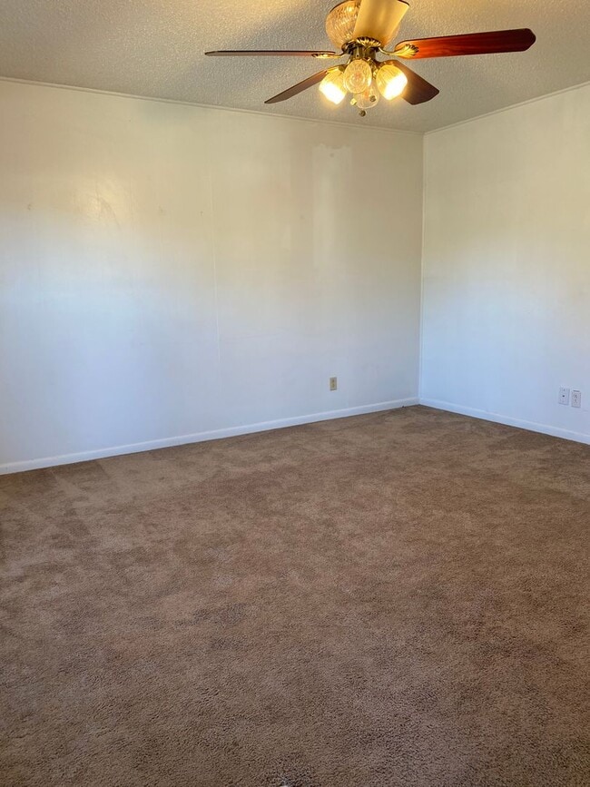 Building Photo - Eastside Single Family Home