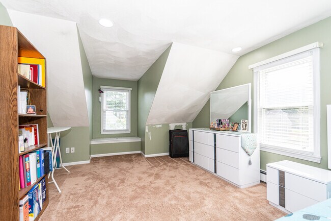 Building Photo - 5 Leon St