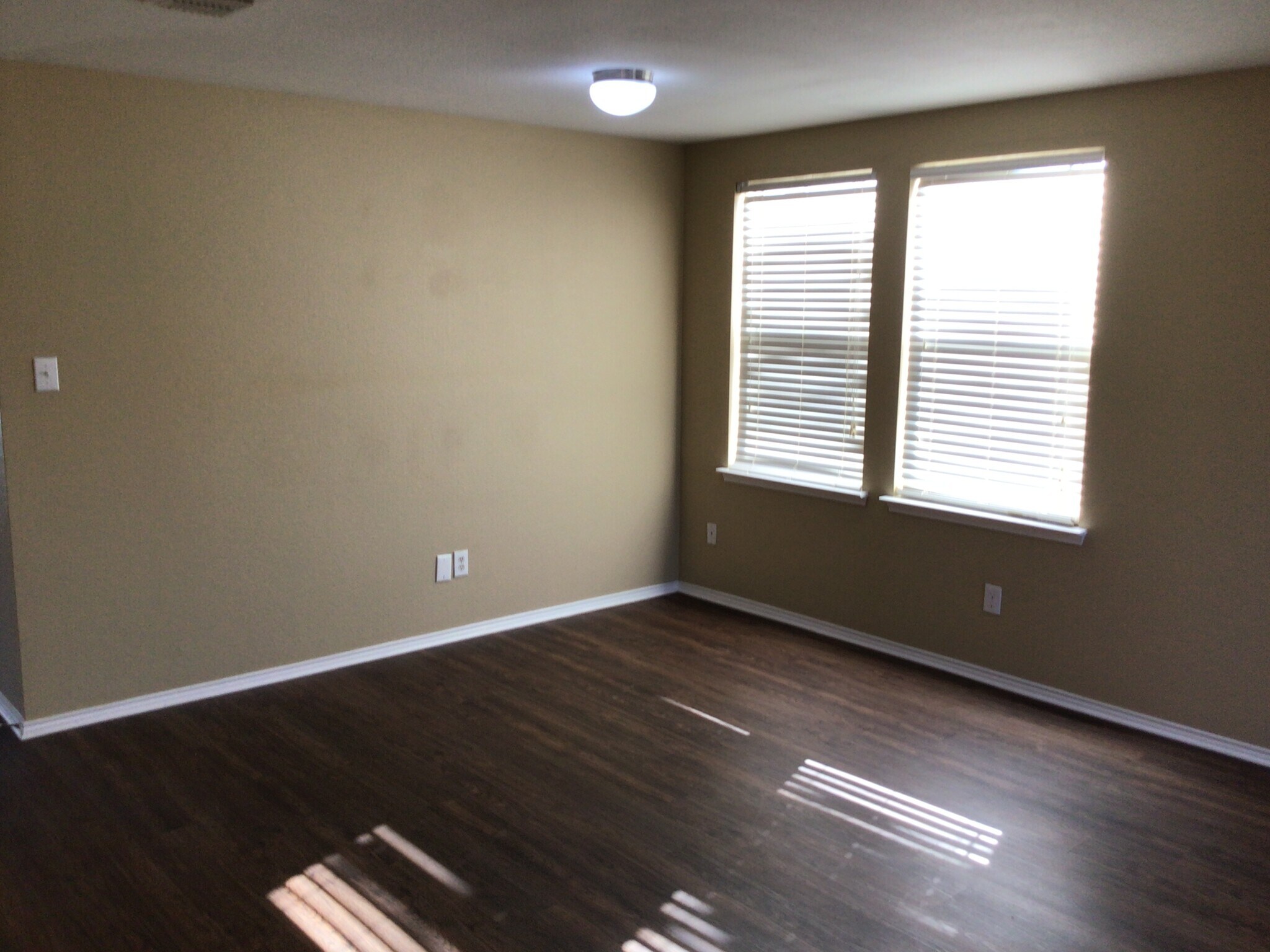 Building Photo - 1333 Gayle St