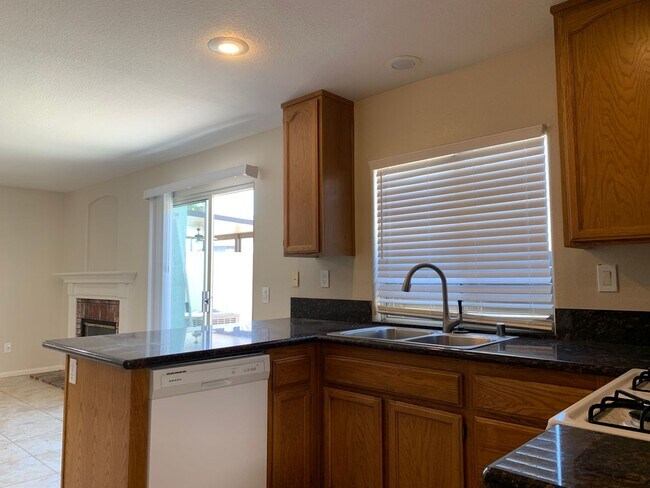 Building Photo - Newly updated 3 bedroom home in Menifee av...