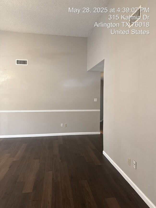 Building Photo - 315 Kalmia Dr
