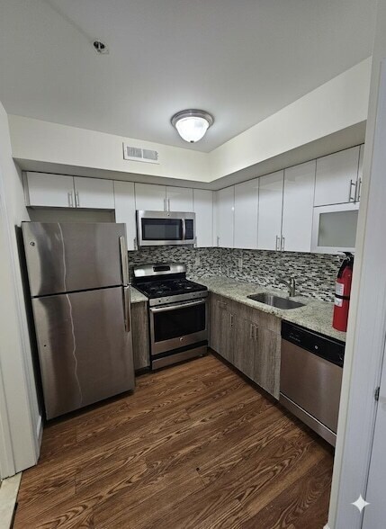 Building Photo - 112 39th St