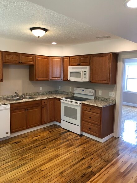 Kitchen - 17 Berkeley St