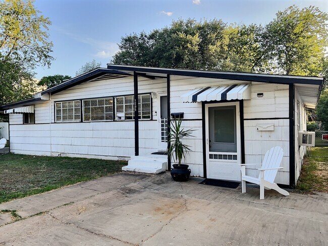 Building Photo - 1205 North St