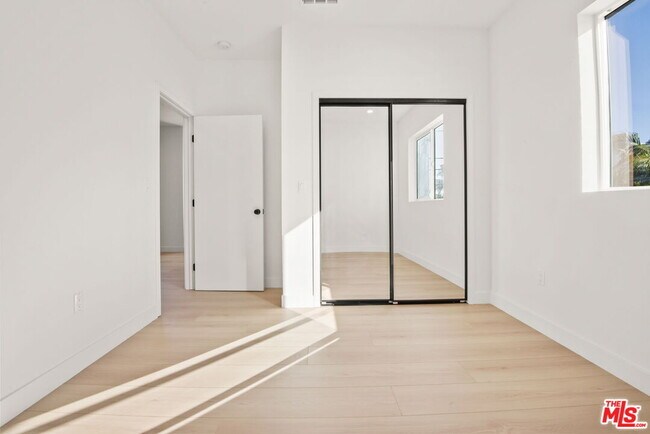 Building Photo - 1709 Burnside Ave