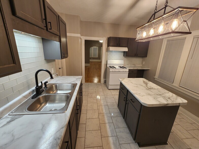 Building Photo - 1513 S 63rd St