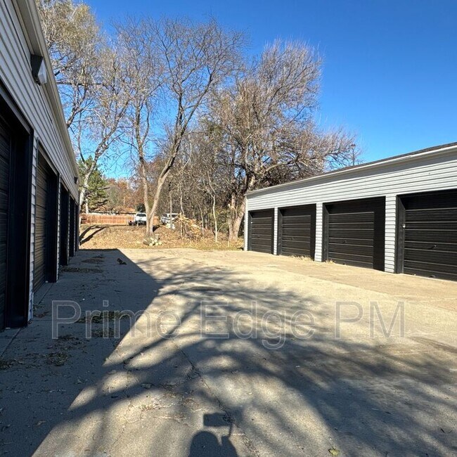 Building Photo - 6235 Holdrege St