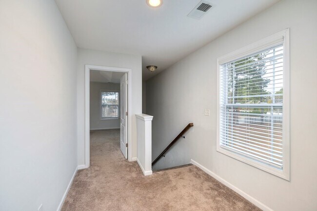 Building Photo - 800 Curlew Cir