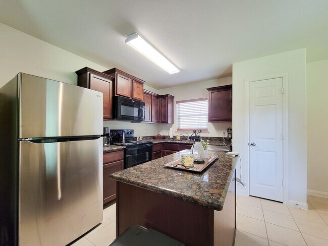 Building Photo - BEAUTIFUL LARGE 1 STORY 3 BEDROOM 2 BATH H...