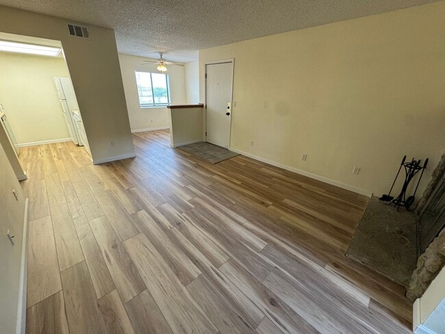 Building Photo - Centennial Lake Park Condo