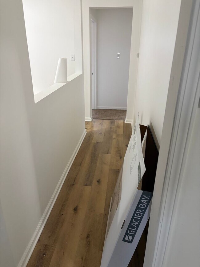 Building Photo - PRICE REDUCED!!4 bedroom 1 bath newly remodeled ranch in Dearborn Heights