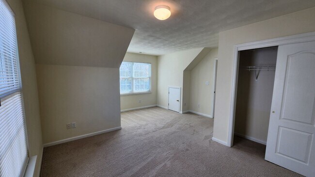 Building Photo - Sawyer Lakes