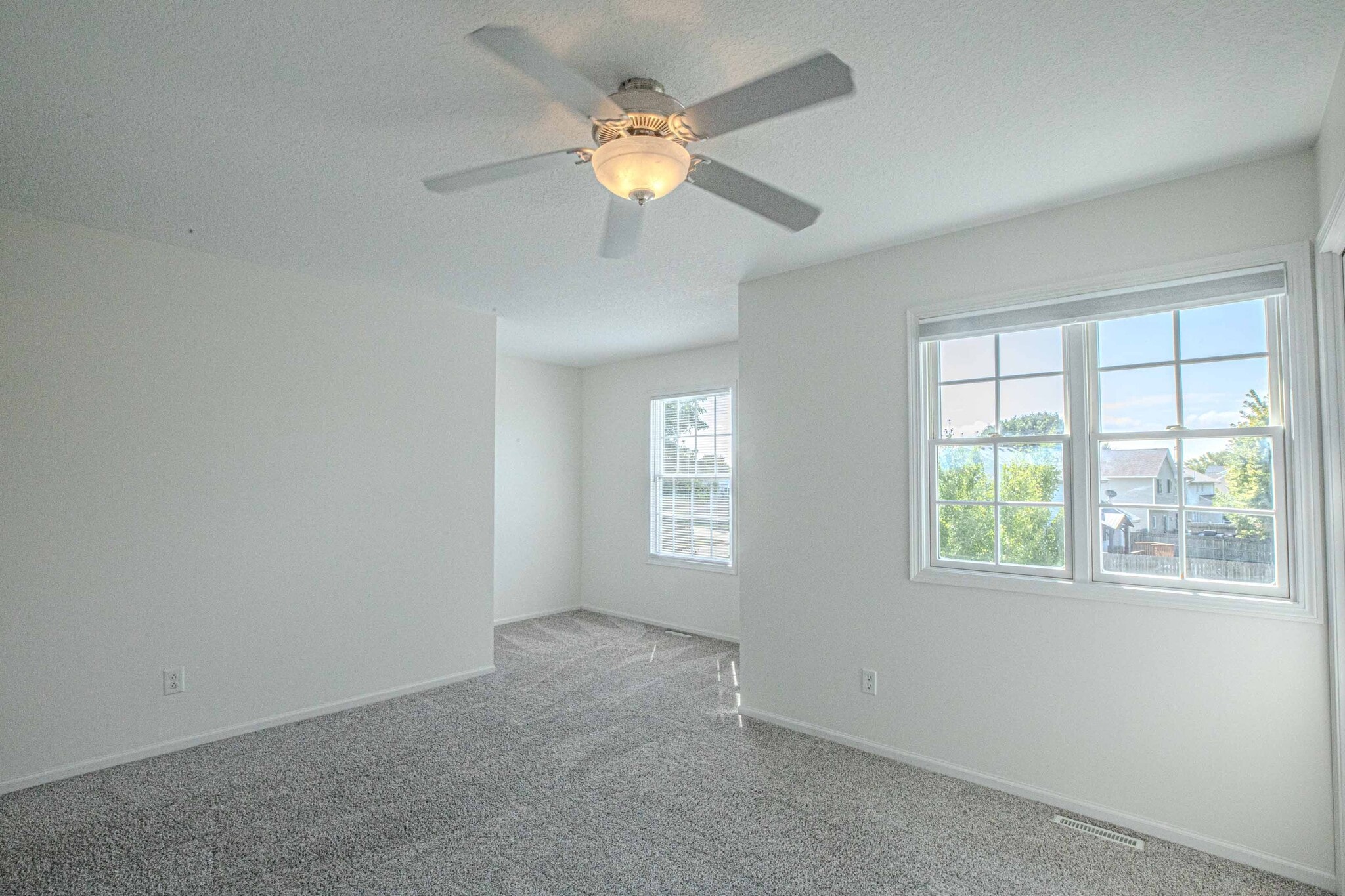 Building Photo - 15835 Hawthorn Dr
