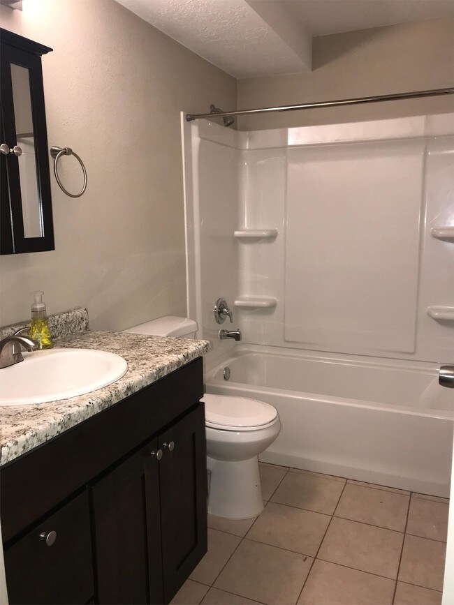 Building Photo - 2553 S Lake Park Cir
