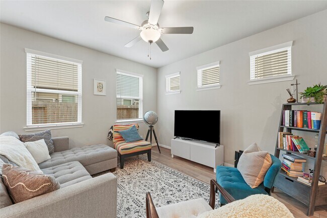 Building Photo - 1519 Beach Oak Dr