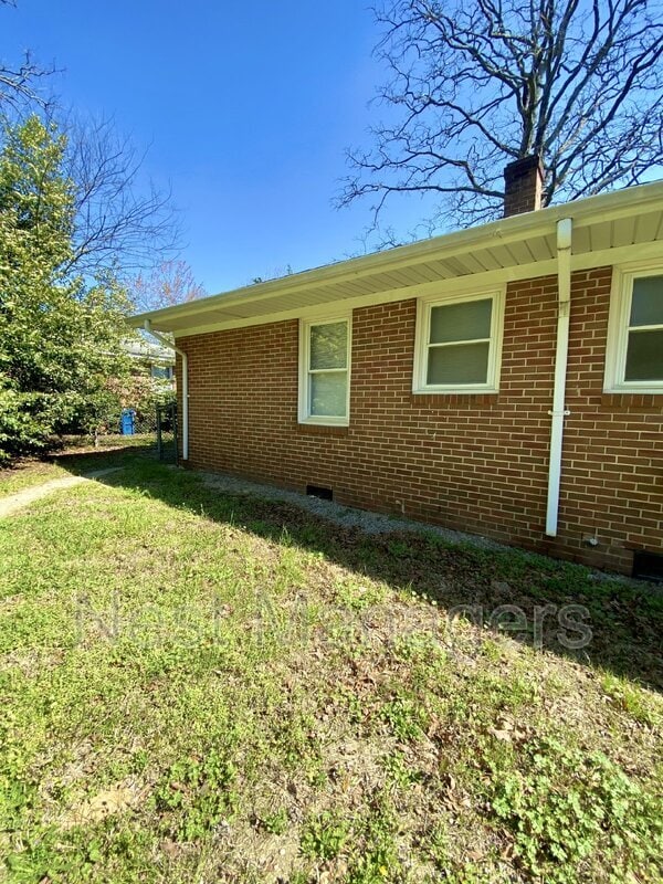 Building Photo - 3808 Hartwell Rd