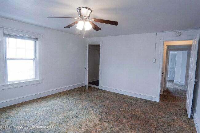 Building Photo - 118 E Carey St