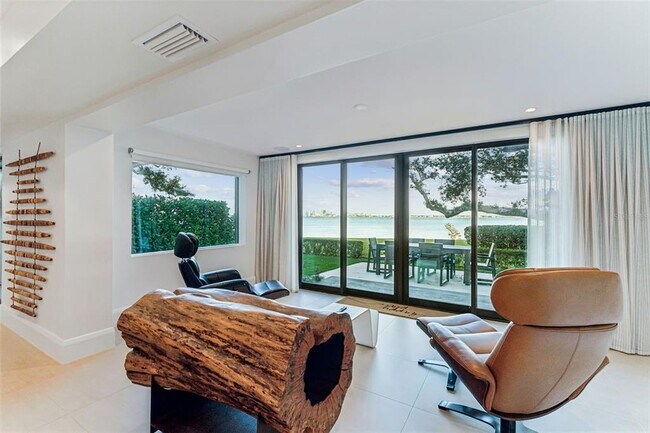 Building Photo - 5010 Bayshore Blvd