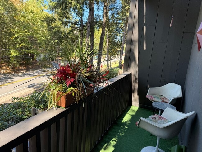 Building Photo - Charming 3-Bedroom Condo in Laconia, NH – ...