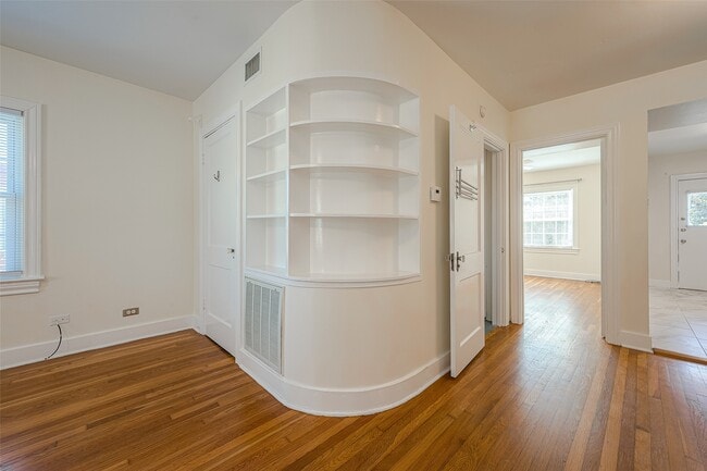 Building Photo - 6630 Lawndale St