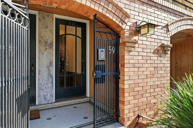 Building Photo - Light Filled Condo in Noe Valley+ Parking Included+ Laundry In unit - Please Contact for Showing ...