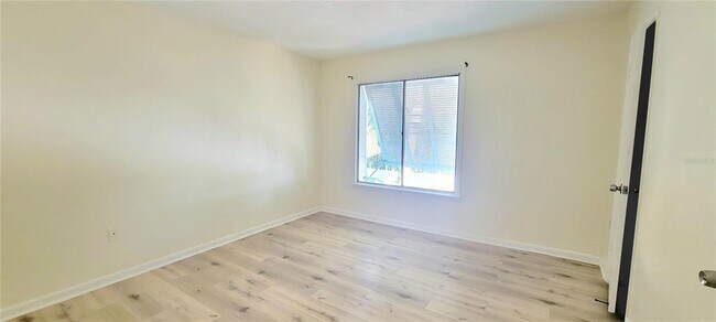 Building Photo - 3775 40th Ln S