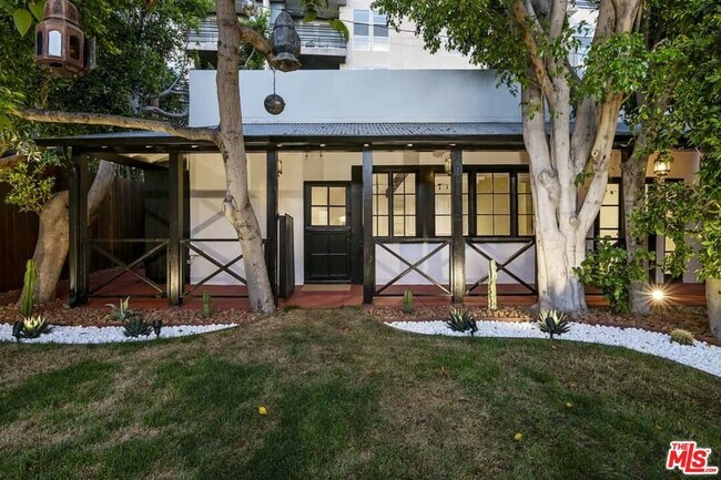 Building Photo - 362 Westbourne Dr