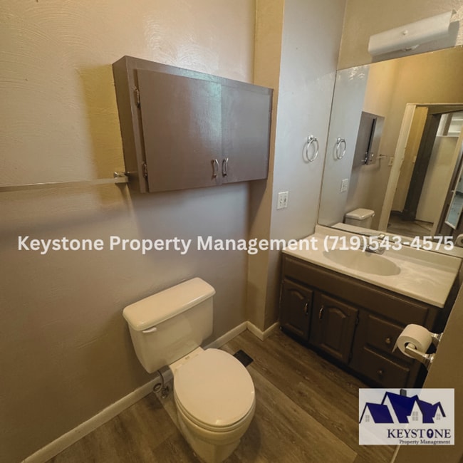 Building Photo - Dog Friendly!!! Centrally Located - House with 2 Bedroom/1 Bath - $1000/$1000