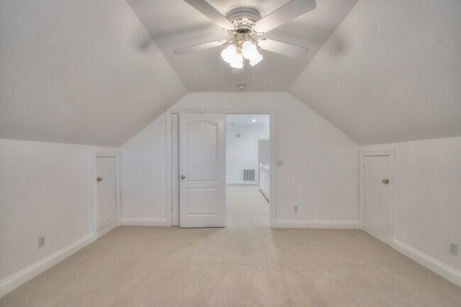 Building Photo - 4335 N Chapel Rd