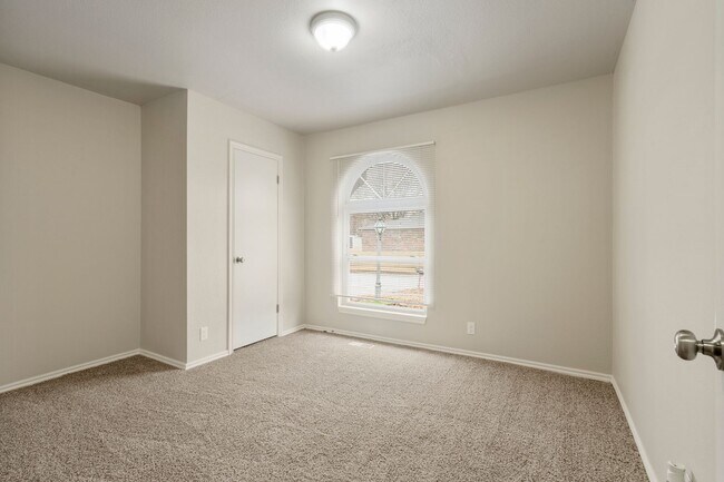 Building Photo - Updated 3 Bed 2 bath with 2 car garage!