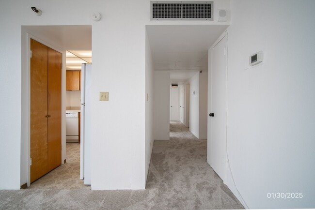 Building Photo - 2bd/2ba/1parking condo at Iolani Court Plaza