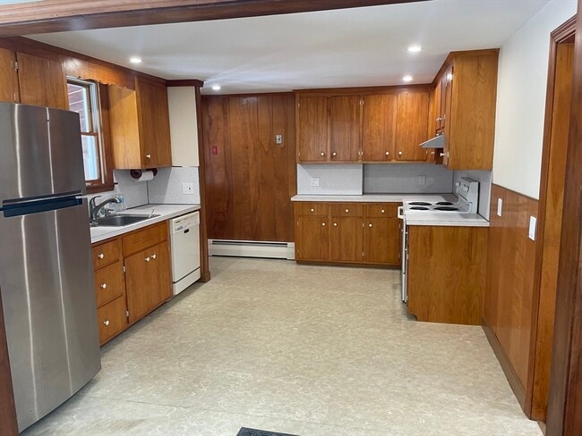 Building Photo - 37 Eames St