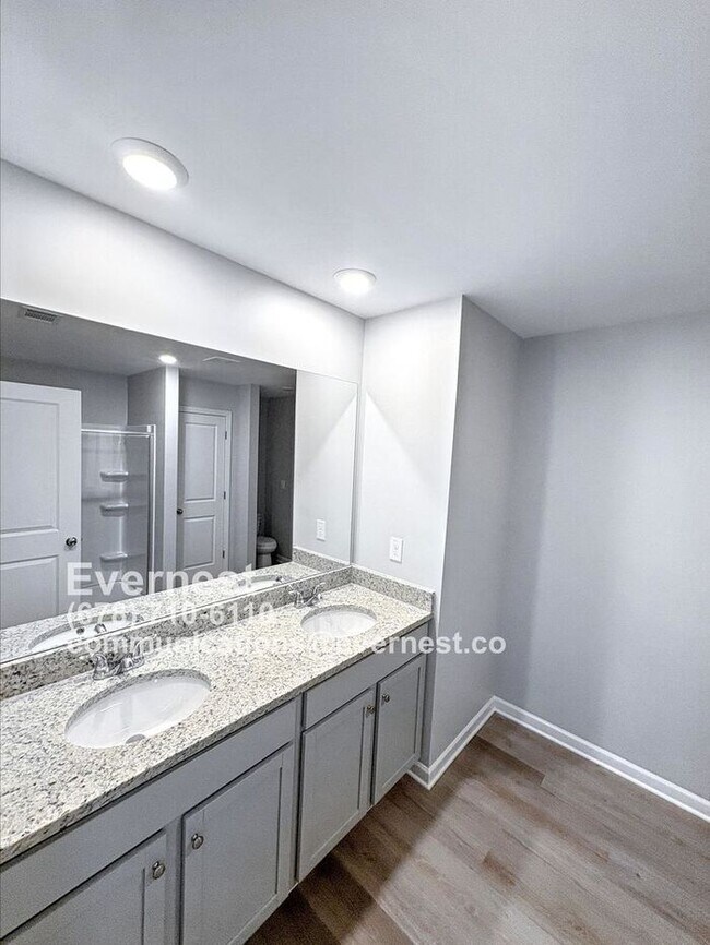 Building Photo - Spacious 4 Bed, 2.5 Bath Home with Attached 2-Car Garage