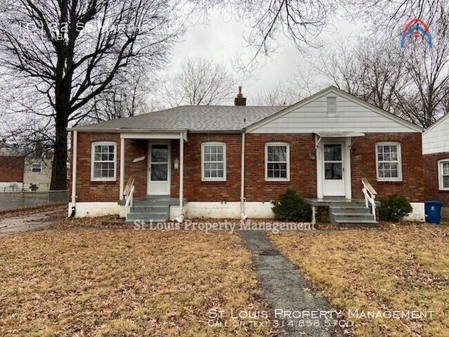 Building Photo - Charming apartment with hardwood floors