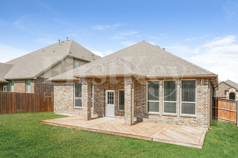 Building Photo - 213 Mineral Point Dr