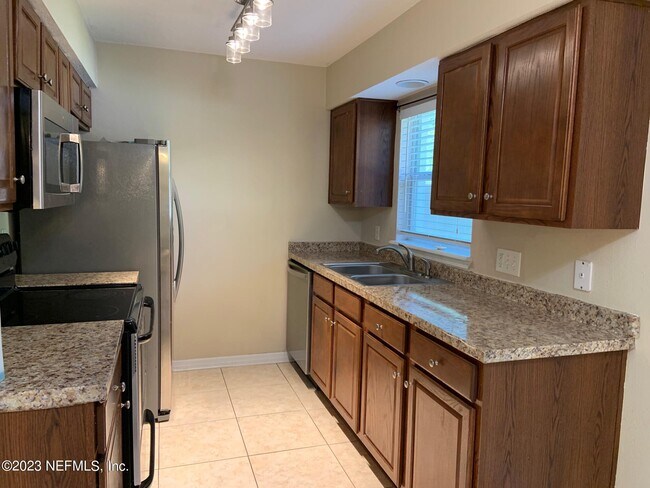 Building Photo - 8384 Chessman Ct