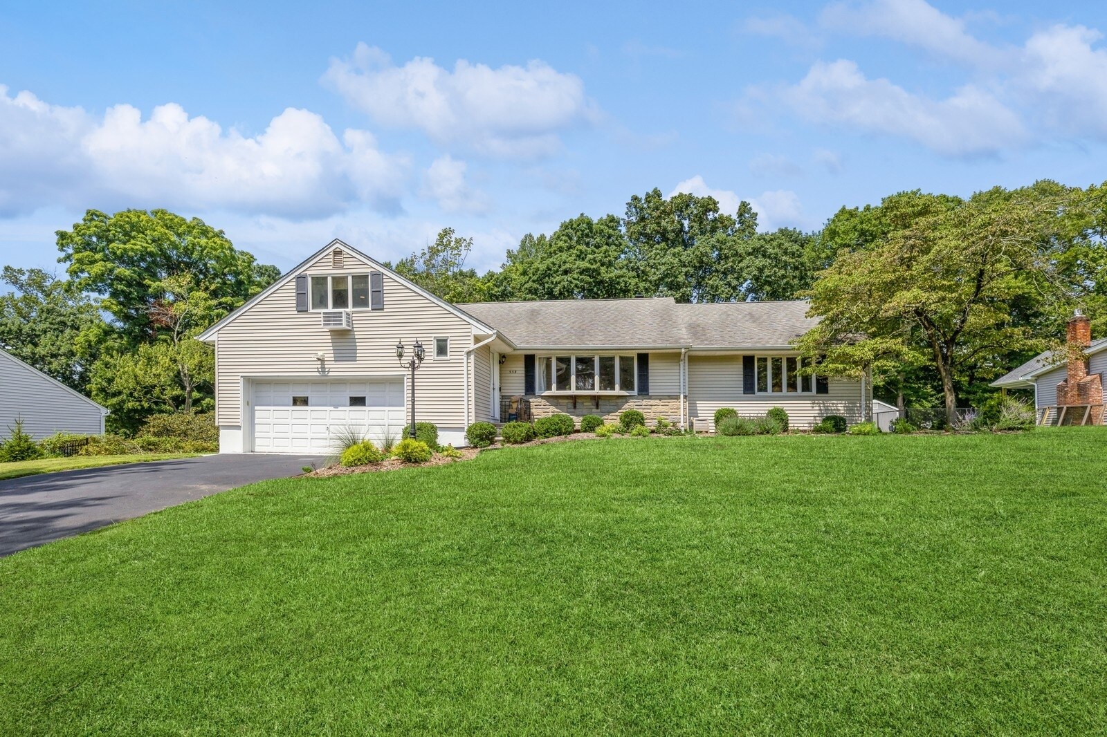 Building Photo - 558 Baylor Ave