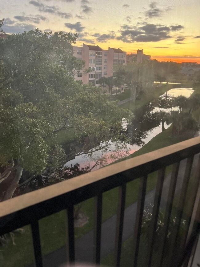 Building Photo - 14475 Strathmore Ln