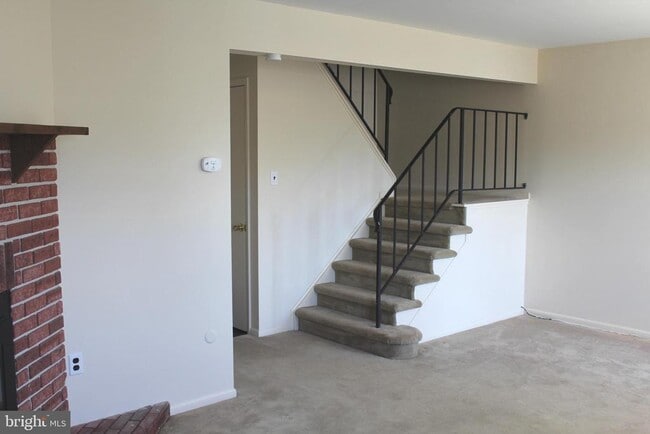 Building Photo - 214 Lexington Rd