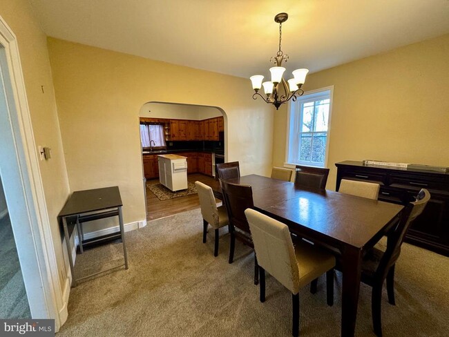 Building Photo - 180 Sassamansville Rd