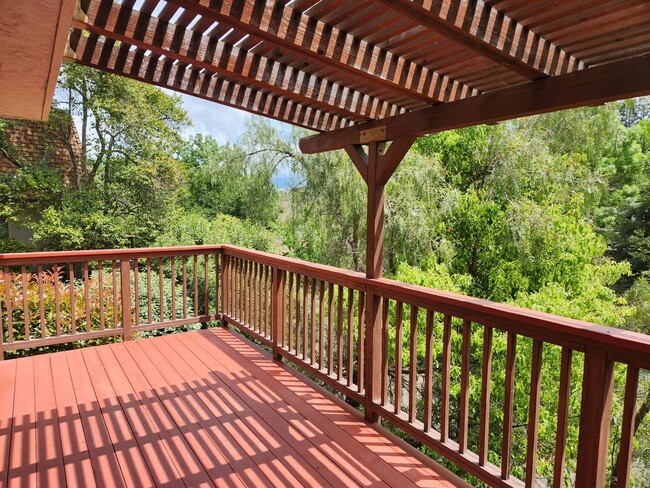 Building Photo - Very nice 2 Bed/ 1.5 Bath /1,263 Sqft Waln...